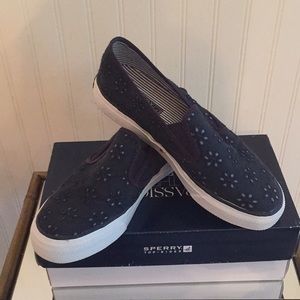 Sperry Topsider mariner eyelet navy slip on shoes